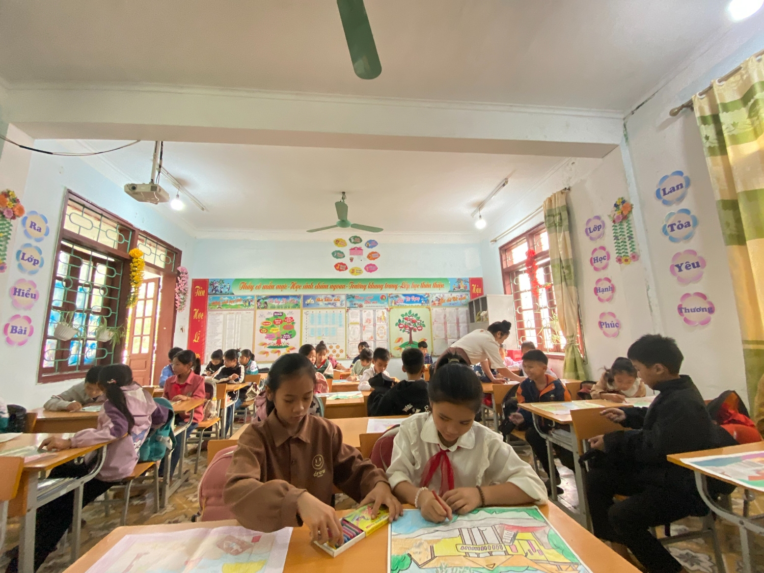 TRƯỜNG PTDTBT TH LUÂN GIÓI PHÁT ĐỘNG CUỘC THI VẼ TRANH THIẾU NHI TOÀN QUỐC NĂM 2025